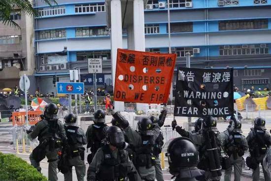 极端示威者在香港元朗非法游行 五个现象不得不提