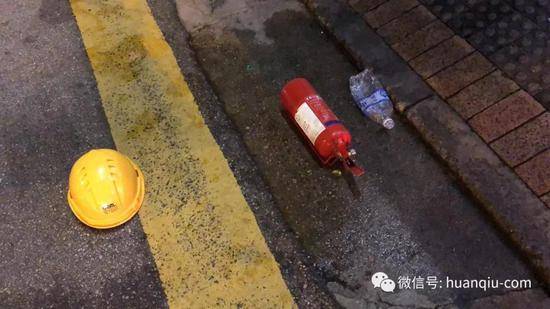 香港示威者暴力升级 西方面孔人士“教导”纵火