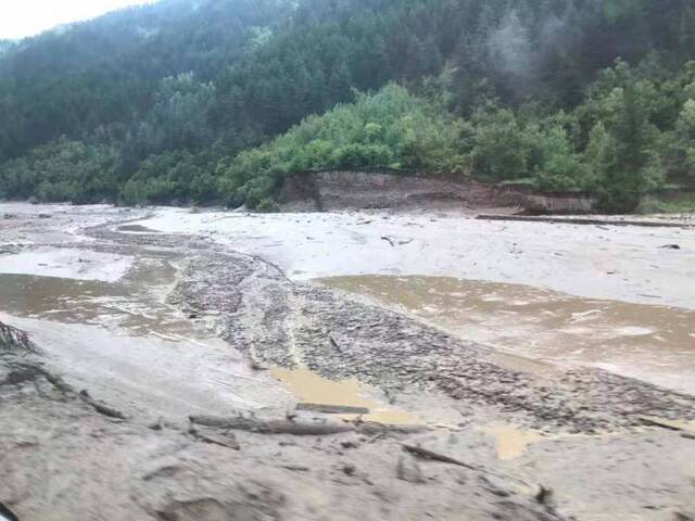 甘肃迭部县强降雨引发山洪致1死3失联