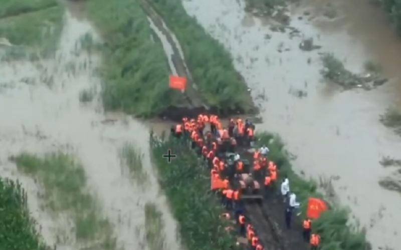 黑龙江佳木斯暴雨两河坝决堤，农田被淹损失正统计