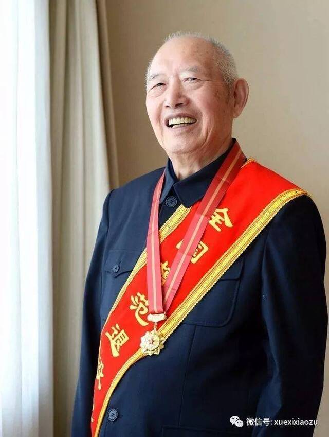 和习近平并排坐的5位老人 大有来头(图)