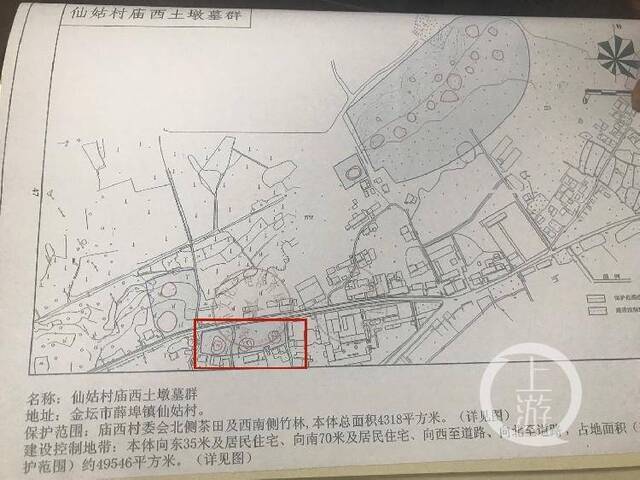 根据仙姑村庙西土墩墓群保护范围图显示，土墩墓前只有一条进村道路，而没有其它道路。摄影/上游新闻记者时婷婷