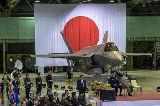 美国向日本交付F-35战斗机