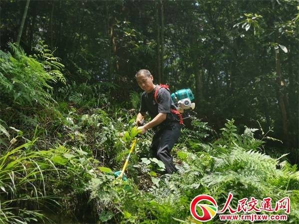 贵州锦屏民警：进农家 同劳动 助脱贫