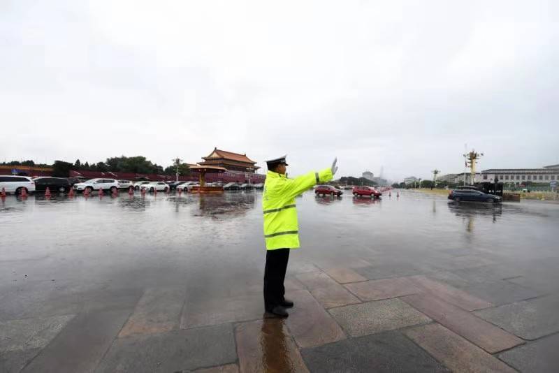 北京交警启动汛期应急预案 应对持续降雨天气