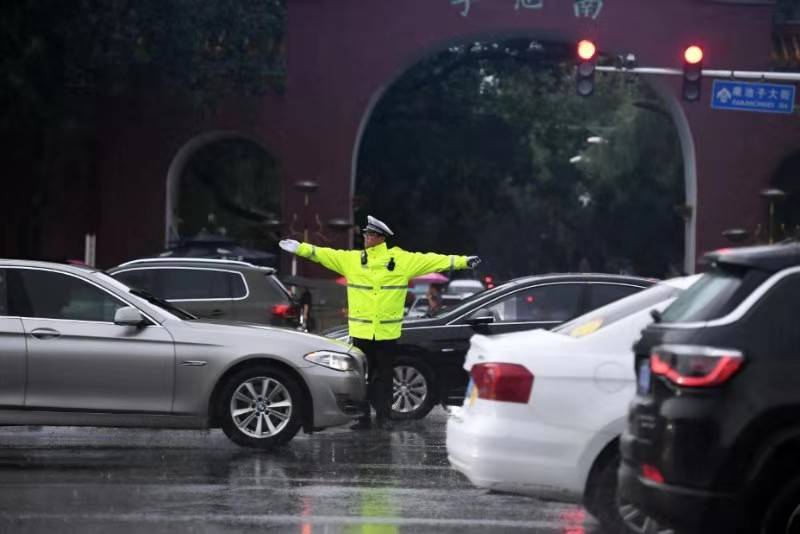 北京交警启动汛期应急预案 应对持续降雨天气