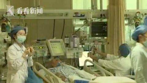 大妈为治胃病听信偏方生吞鱼胆 结果被送进ICU