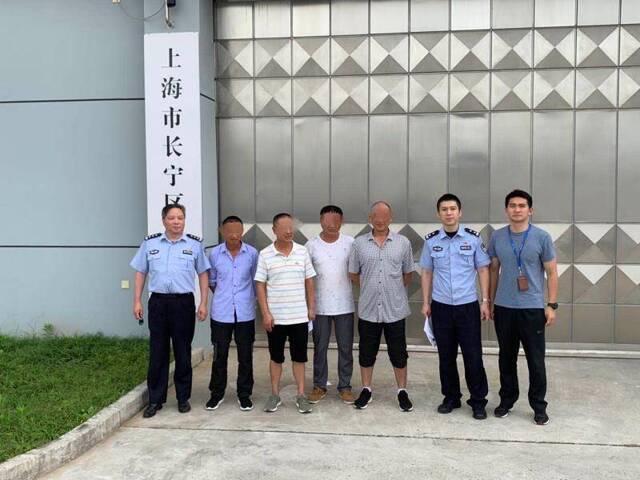 车管所门口买分卖分、占路揽客，15名“黄牛”被上海警方处行政拘留10日并罚款