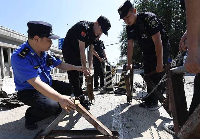 接报即办垡头城管拆除私装地锁