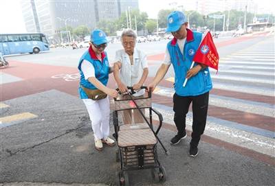 北京交通志愿者：“最明显的感受是驾驶员更有耐心了”