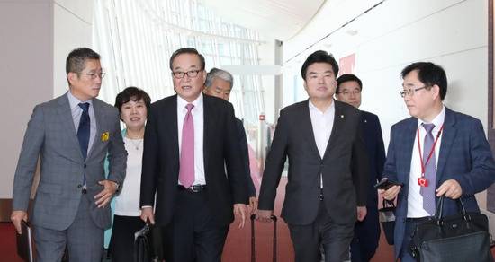 韩议员团赴日会见自民党高层 却被临时“放鸽子”