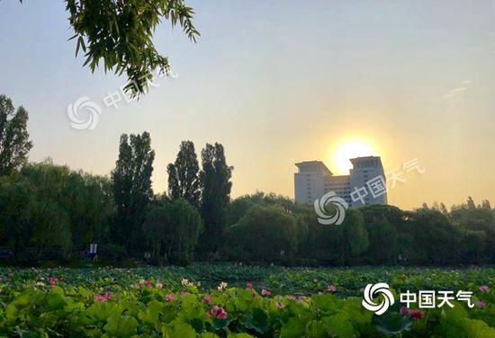 今晨北京阳光明显。（摄/王晓）
