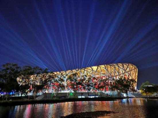 2019年5月12日，北京鸟巢体育馆灯光璀璨。新华社记者隋先凯摄