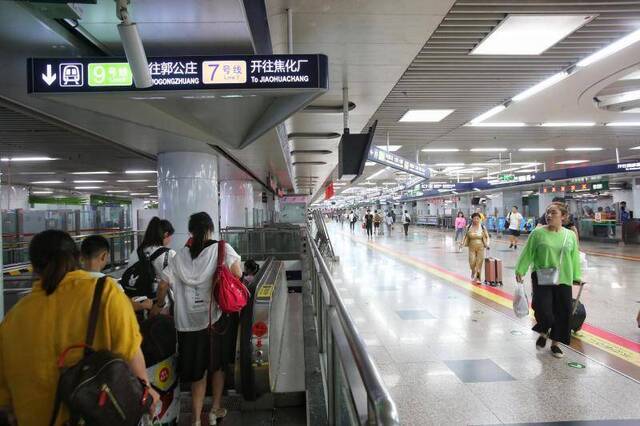 探访 北京地铁7号线周五周日延长运营1小时