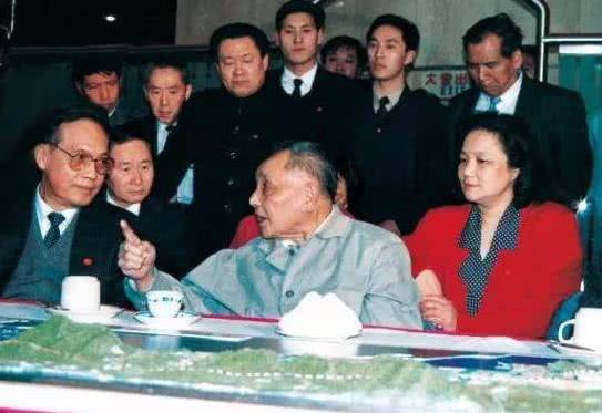 1992年1月20日，邓小平在深圳国贸大厦视察时说：“不坚持社会主义，不改革开放，不发展经济，不改善人民生活，只能是死路一条。”