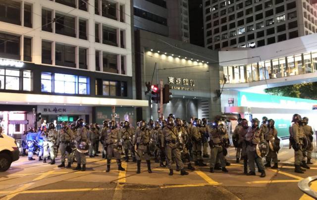 香港警方清场资料图图自港媒