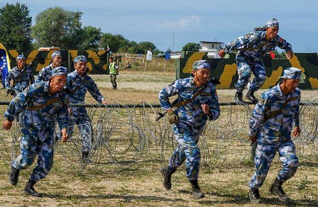 “海上登陆”项目障碍赛中国队夺冠俄赛区取得开门红