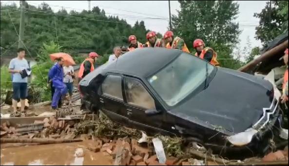 湖北十堰局地暴雨突发山洪 导致8人遇难多人失联