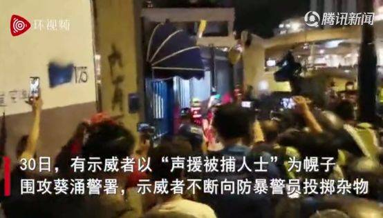 举起枪的光头警长 没想过会感动中国