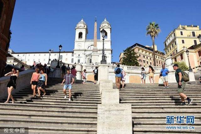 意大利整治旅游不文明行为 禁止游客在著名景点席地而坐
