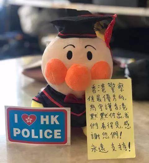 不少网民留言力挺香港警察：