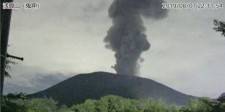 日浅间山火山喷发 火山灰高达距火山口1800米以上