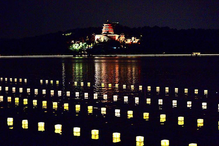 颐和园浪漫“七夕”夜昆明湖掌灯邀贵宾