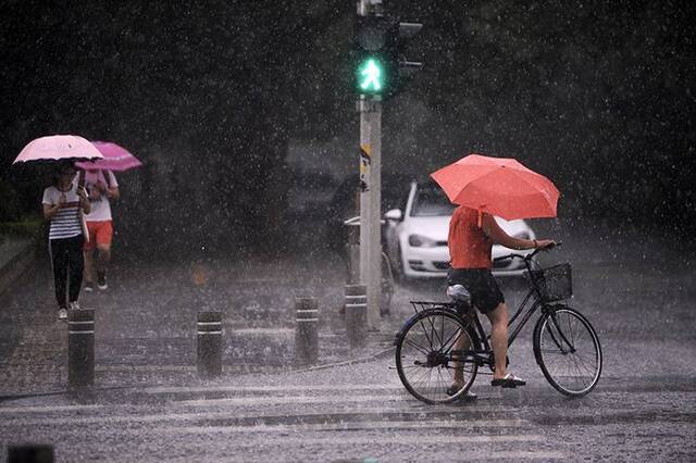 北京暴雨蓝色预警朝阳区短时强降雨组图