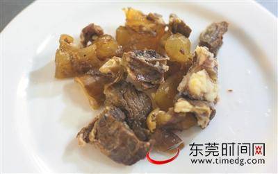 东莞美食丨周末吃啥？试试这碟牛腩煎面，外脆内软……