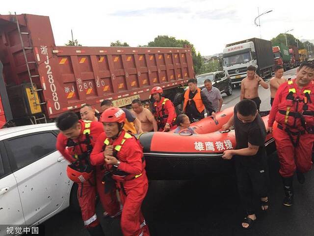 台风“利奇马”过境各地组织力量解救被困群众