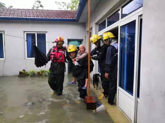 水位下降浙江临海撑住 预计利奇马11日晚到山东