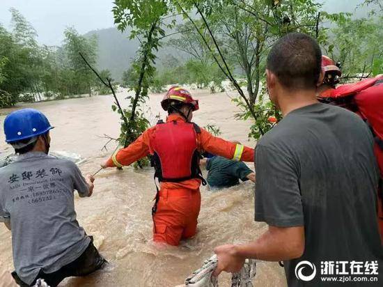 水位下降浙江临海撑住 预计利奇马11日晚到山东