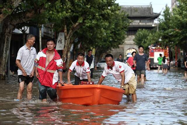 台风“利奇马”离去 千年古城临海仍一片“泽国”