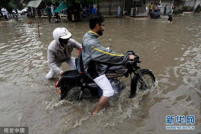 巴基斯坦暴雨致161人死亡（组图）