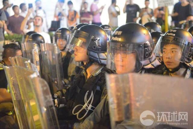 被疑不欢迎警察上厕所 香港商场母公司深夜表态