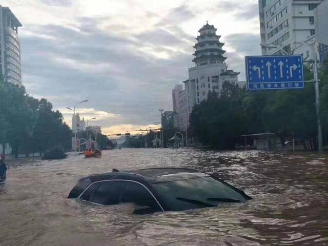 皮划艇世界冠军许亚萍参与临海市救援，愿提供更专业援助