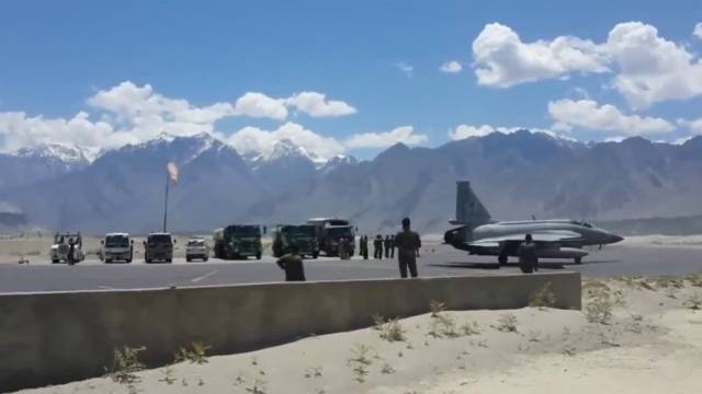 巴基斯坦斯卡杜机场上的“枭龙”图源：巴基斯坦空军