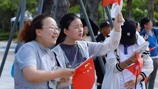 深圳湾 他们用快闪唱给香港