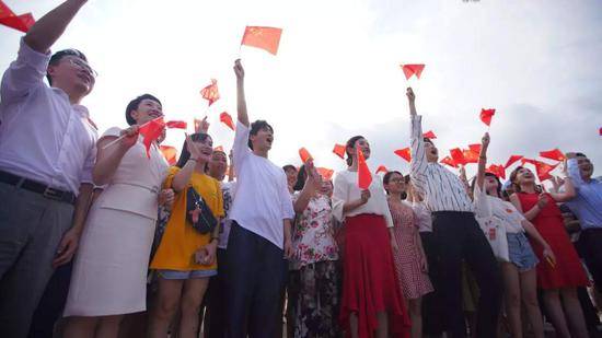 深圳湾 他们用快闪唱给香港