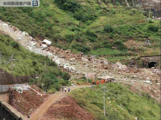 成昆铁路甘洛段突发山体崩塌 24人遇险11人已获救