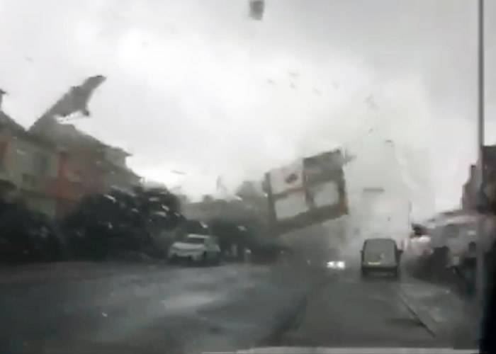 卢森堡受罕见龙卷风吹袭。