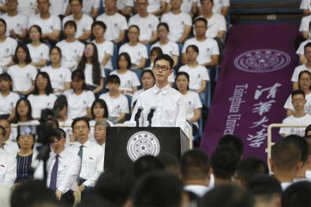 清华大学开学典礼举行，第一课学习如何跑好清华路