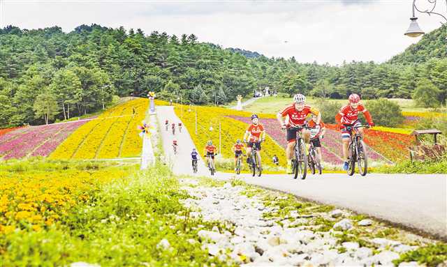 巫溪红池坝国际山地自行车赛开赛