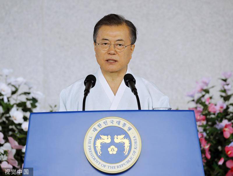 当地时间8月15日，韩国总统文在寅在韩国天安市出席光复节74周年庆祝仪式并发表讲话。图源：视觉中国