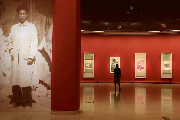 卢是百年诞辰美术文献展在中国美术馆开幕组图