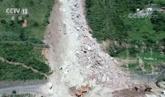 救援！成昆铁路高位山体崩塌顶部有8000方岩土松动