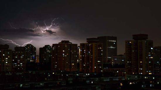 北京今日大风蓝色预警 雷暴云昨夜光临京城(图)