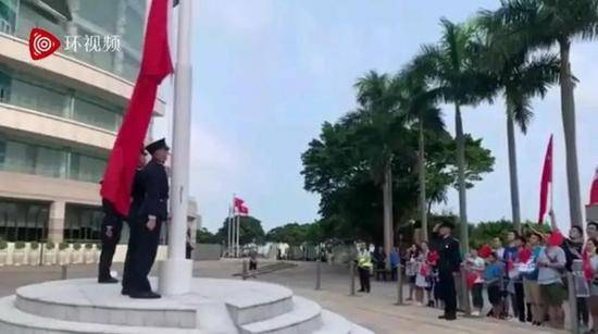 今天香港又有大动作 让这张海报刷屏(图)