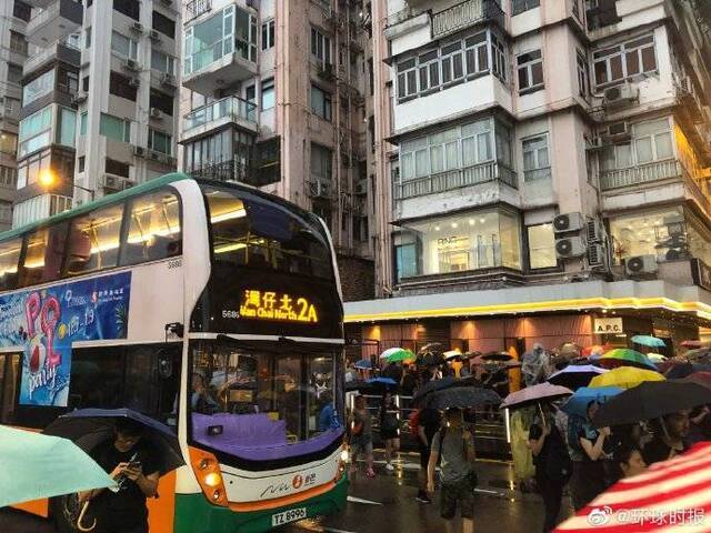 香港非法游行造成的交通堵塞仍在加剧(图)