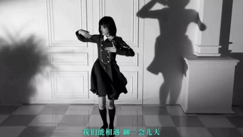 欅坂46平手友梨奈再受伤 18岁少女惹人怜惜